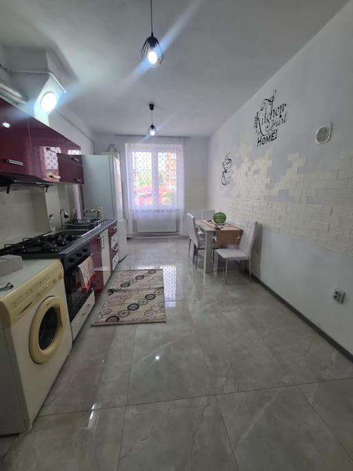 Mural Art Apartament เปโตรชานิ ภายนอก รูปภาพ