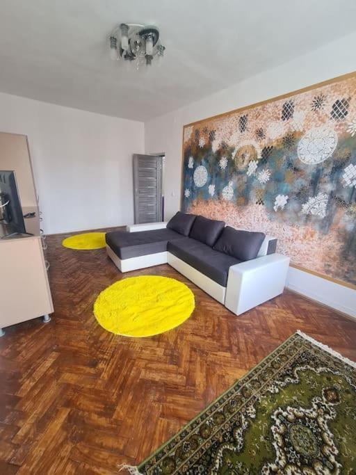 Mural Art Apartament เปโตรชานิ ภายนอก รูปภาพ