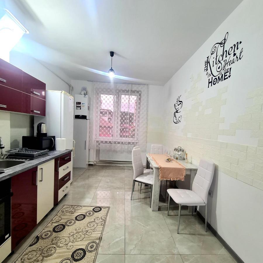 Mural Art Apartament เปโตรชานิ ภายนอก รูปภาพ