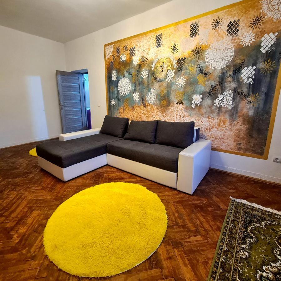 Mural Art Apartament เปโตรชานิ ภายนอก รูปภาพ